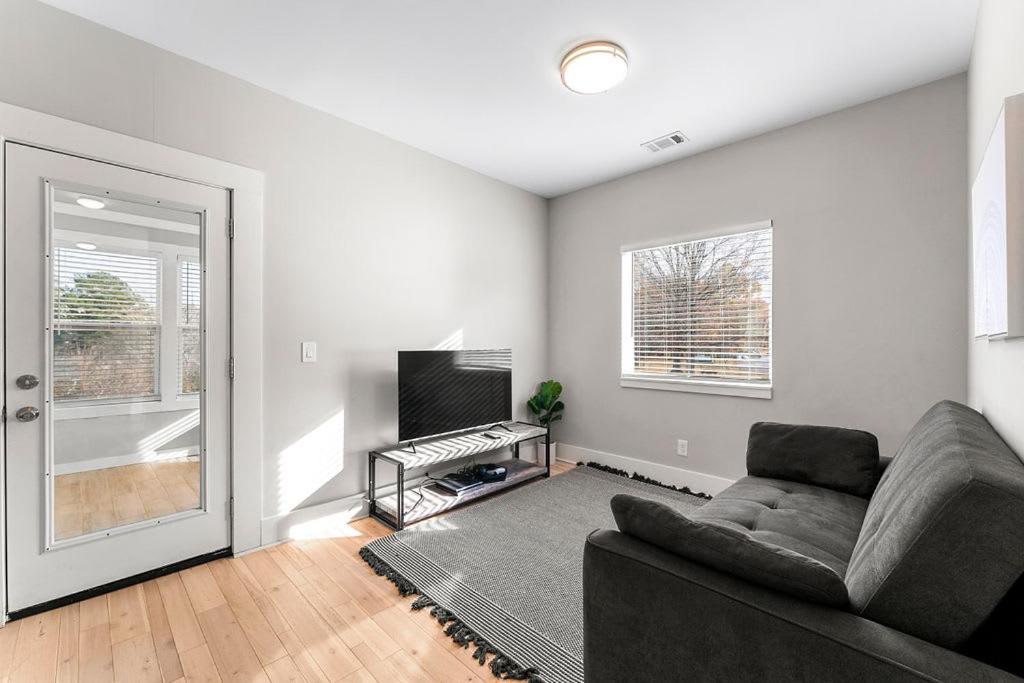Large Modern Home Centrally Located With Hot Tub AtlantaAtlanta  Kültér fotó