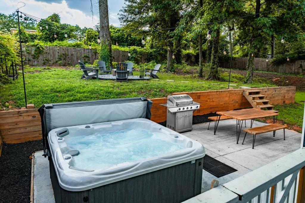Large Modern Home Centrally Located With Hot Tub AtlantaAtlanta  Kültér fotó